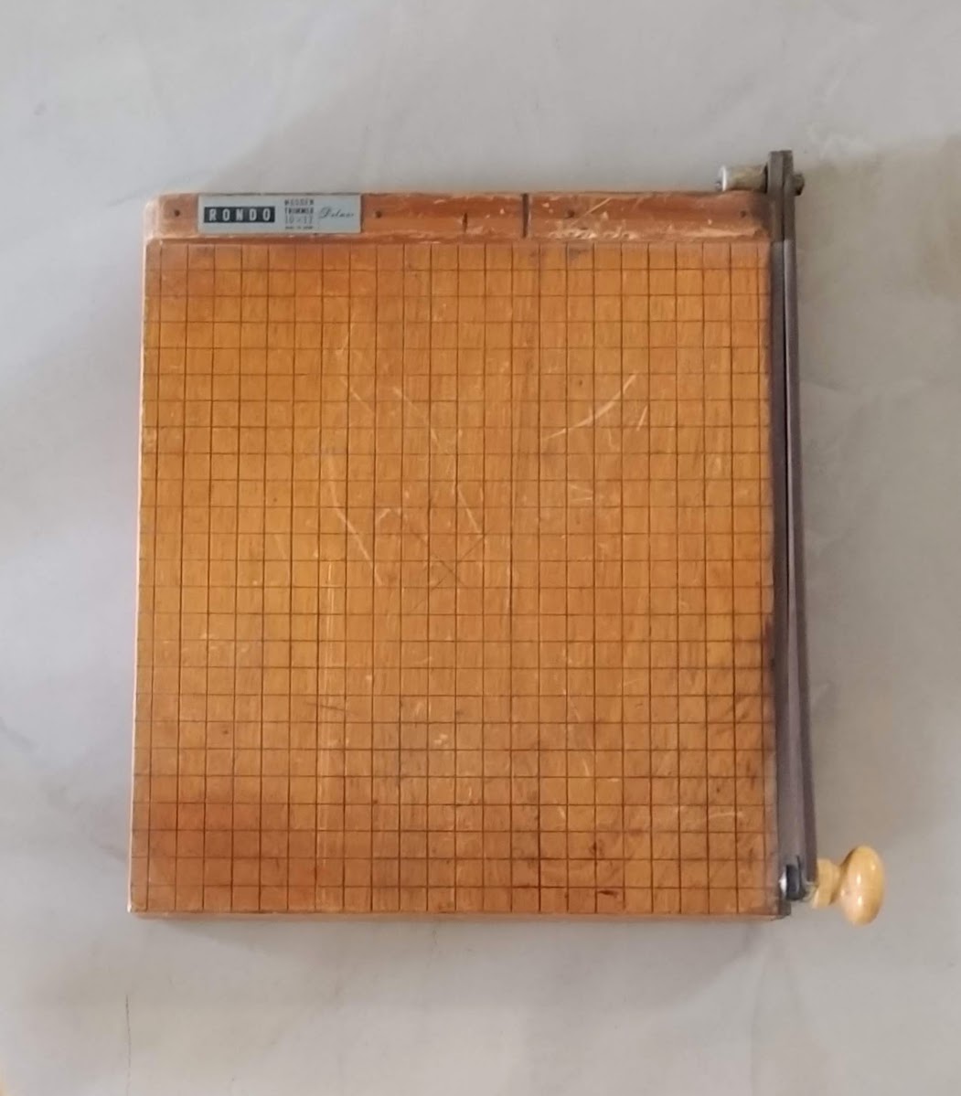 גיליוטינת נייר עץ 'רונדו'