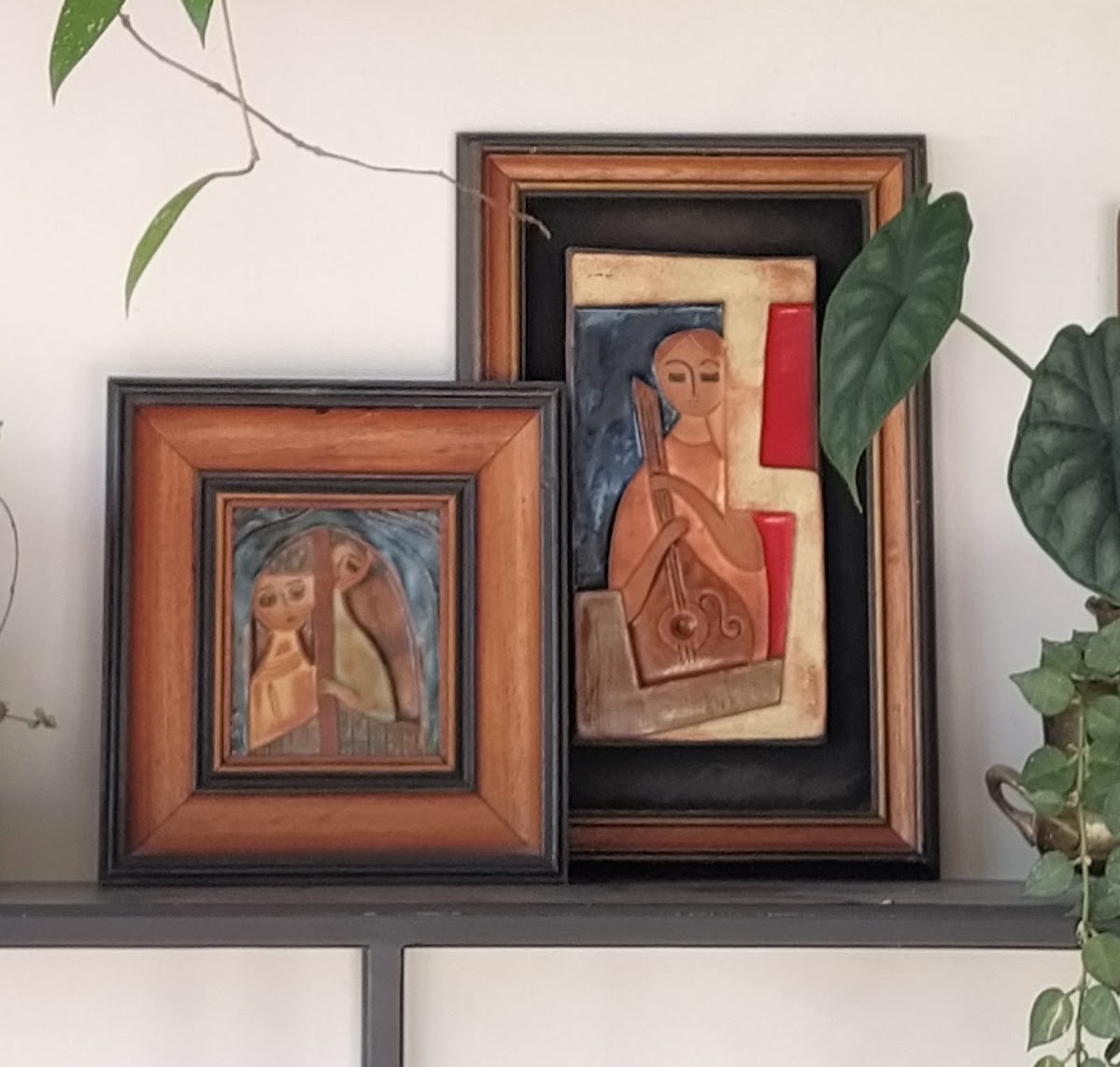 זוג תבליטי קרמיקה ממוסגרים
