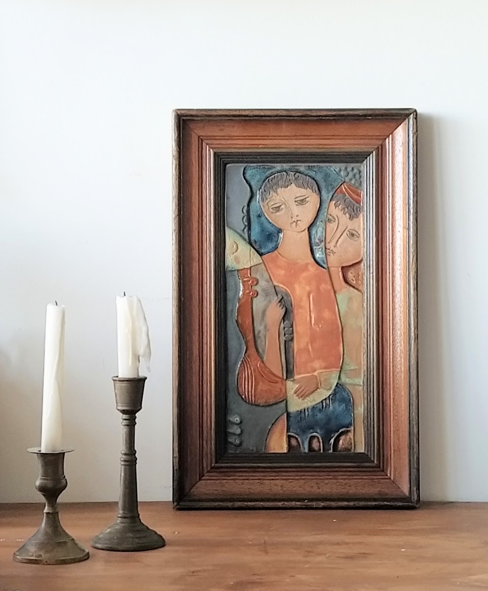 תבליט קרמי ממוסגר