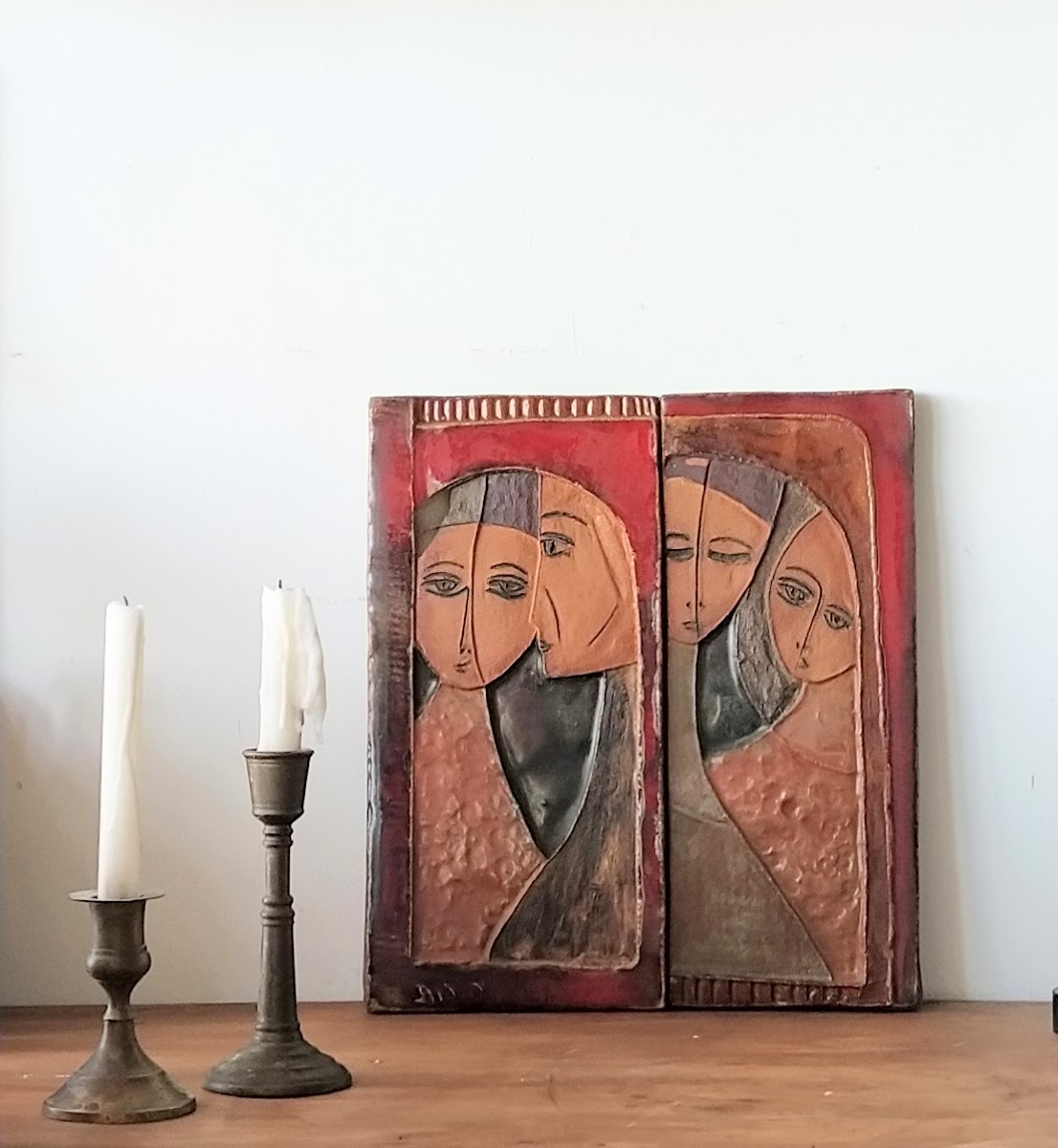 תבליט קרמי דמויות
